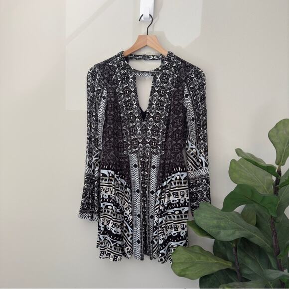 Free People Tegan Border Print Mini Dress Long Bell Sleeves Cutout V-Neck A-Line - Picture 2 of 13